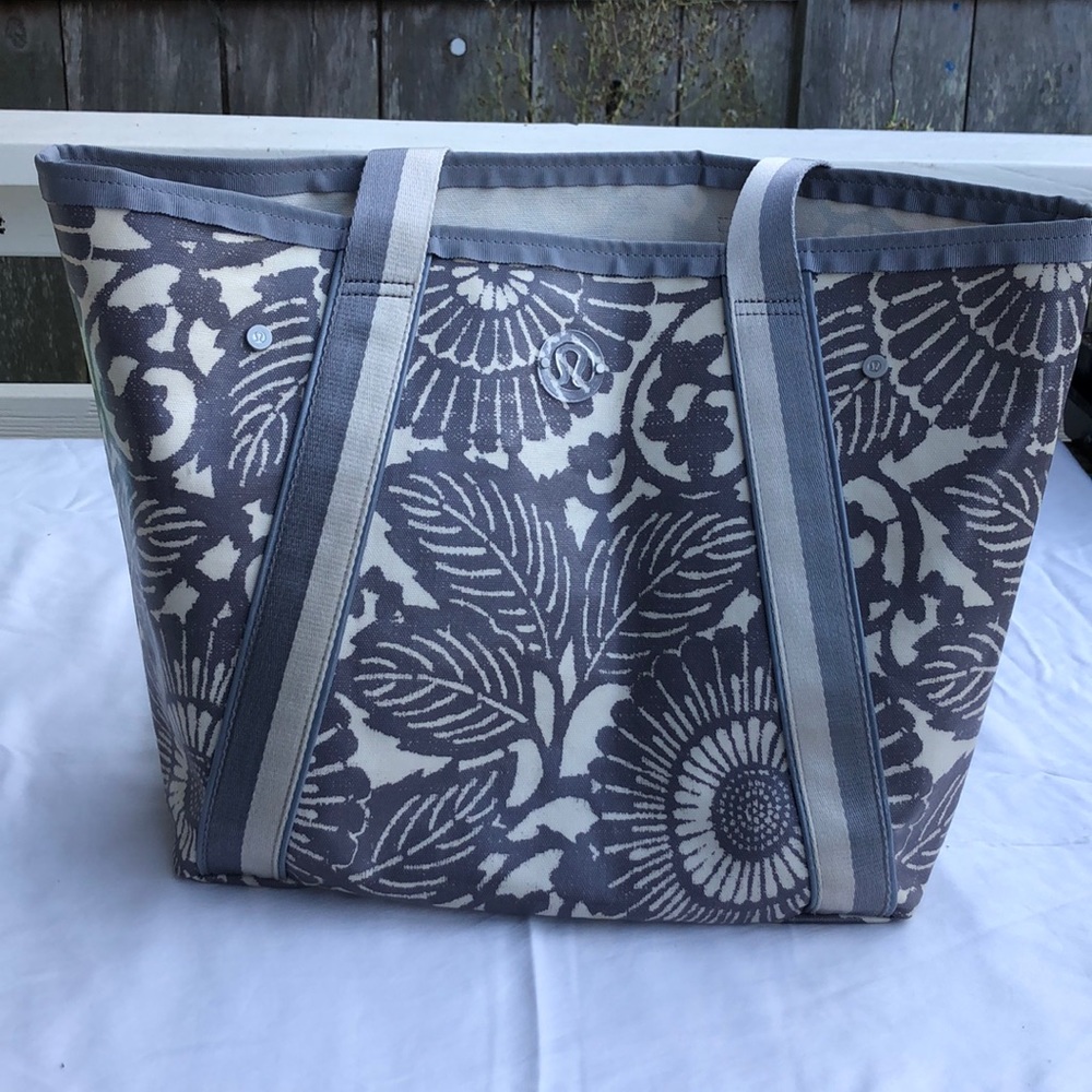 Lululemon beach bag